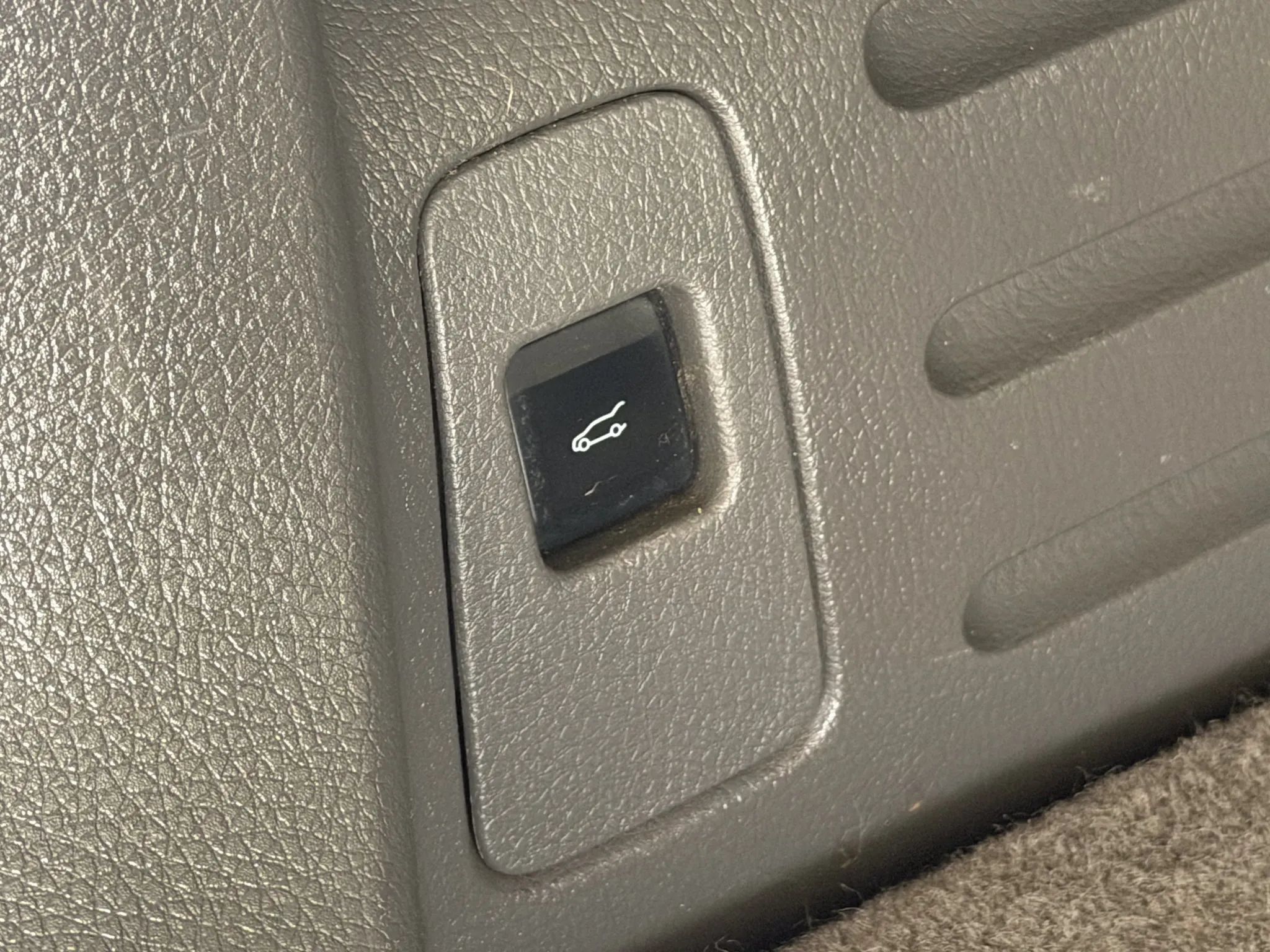 Used 2013 Ford Edge SEL FWD image 23