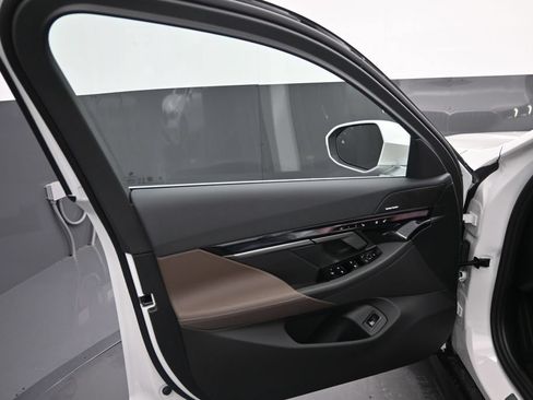 New 2027 BMW 530i RWD image 5