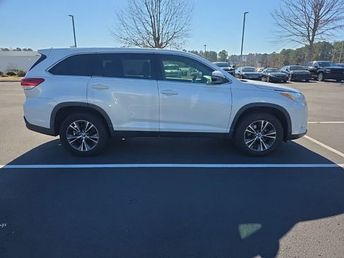 Used 2019 Toyota Highlander Plus image 11