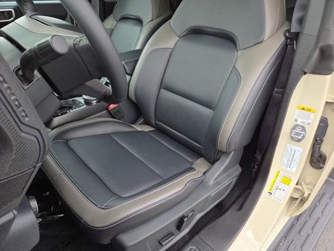 Used 2025 Ford Bronco Outer Banks image 20