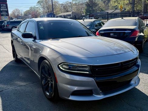 Used 2018 Dodge Charger SXT w/ Blacktop Package image 2