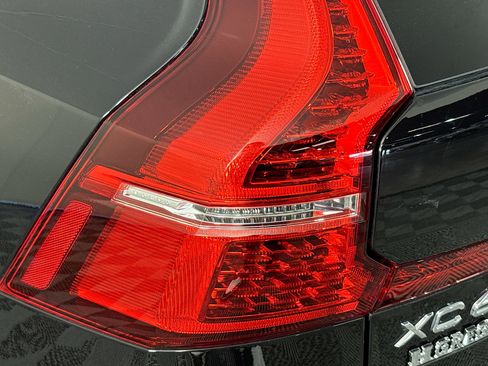 Used 2025 Volvo XC60 B5 Plus image 35