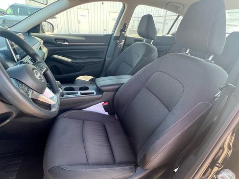 Used 2025 Nissan Altima 2.5 SV FWD image 12