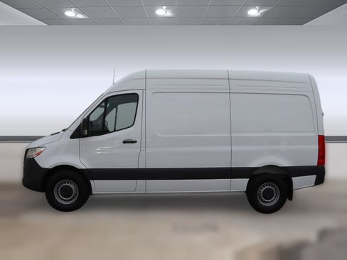 Used 2025 Mercedes-Benz Sprinter 2500 image 2