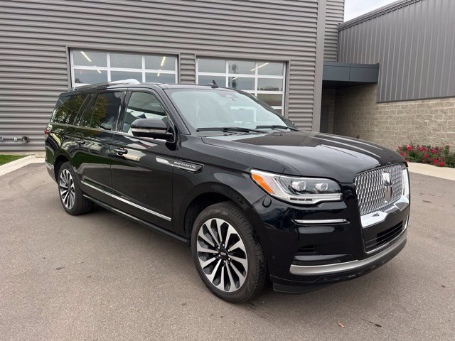 Used 2024 Lincoln Navigator L Reserve AWD/4WD image 3