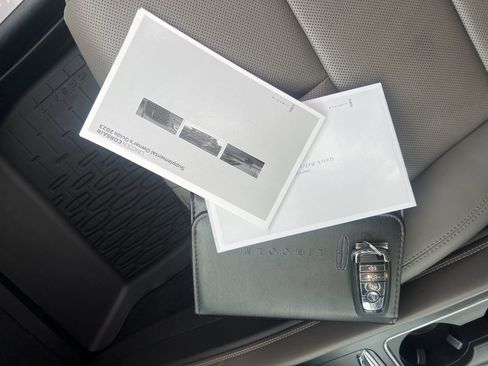 Used 2023 Lincoln Corsair Reserve w/ Rear Removable Package Tray image 32