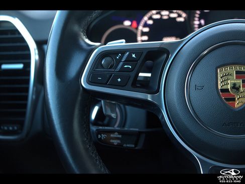 Used 2020 Porsche Cayenne E-Hybrid w/ Premium Plus Package AWD/4WD image 17