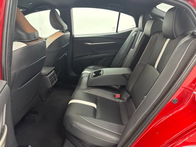 Used 2025 Toyota Camry SE FWD image 25