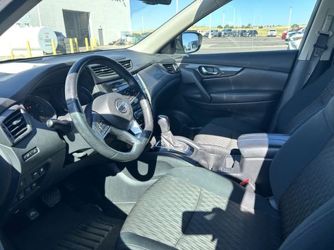 Used 2018 Nissan Rogue SV w/ Premium Package AWD/4WD image 9