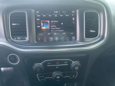 Used 2017 Dodge Charger SXT RWD image 15