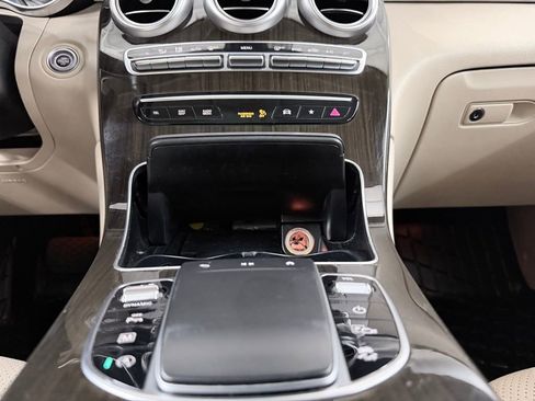 Used 2021 Mercedes-Benz GLC 300 image 27