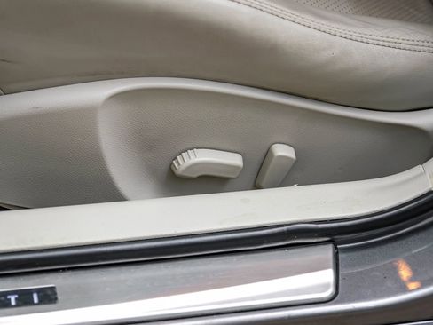 Used 2015 INFINITI Q40 image 45