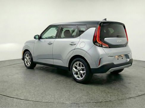 Used 2025 Kia Soul LX w/ LX Technology Package FWD image 6