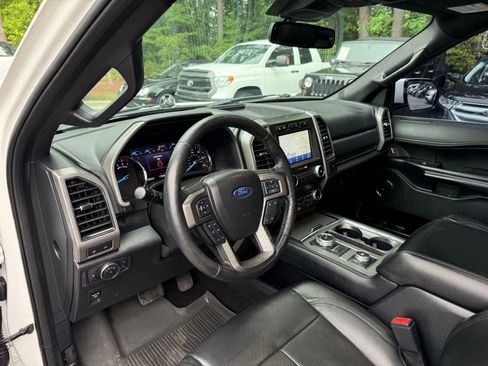 Used 2020 Ford Expedition XLT w/ Equipment Group 202A AWD/4WD image 23