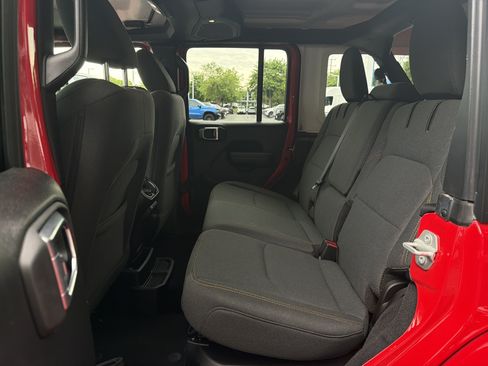 Used 2024 Jeep Wrangler Unlimited AWD/4WD image 31
