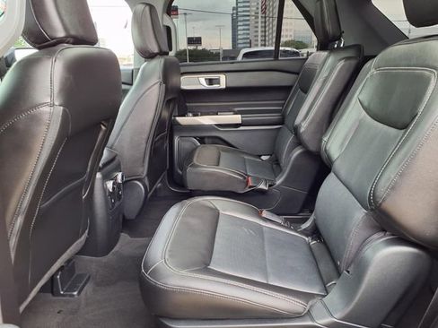 Used 2022 Ford Explorer Limited w/ Equipment Group 301A RWD image 5
