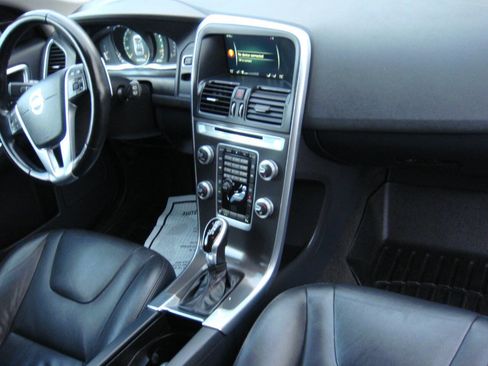 Used 2015 Volvo XC60 T6 image 16