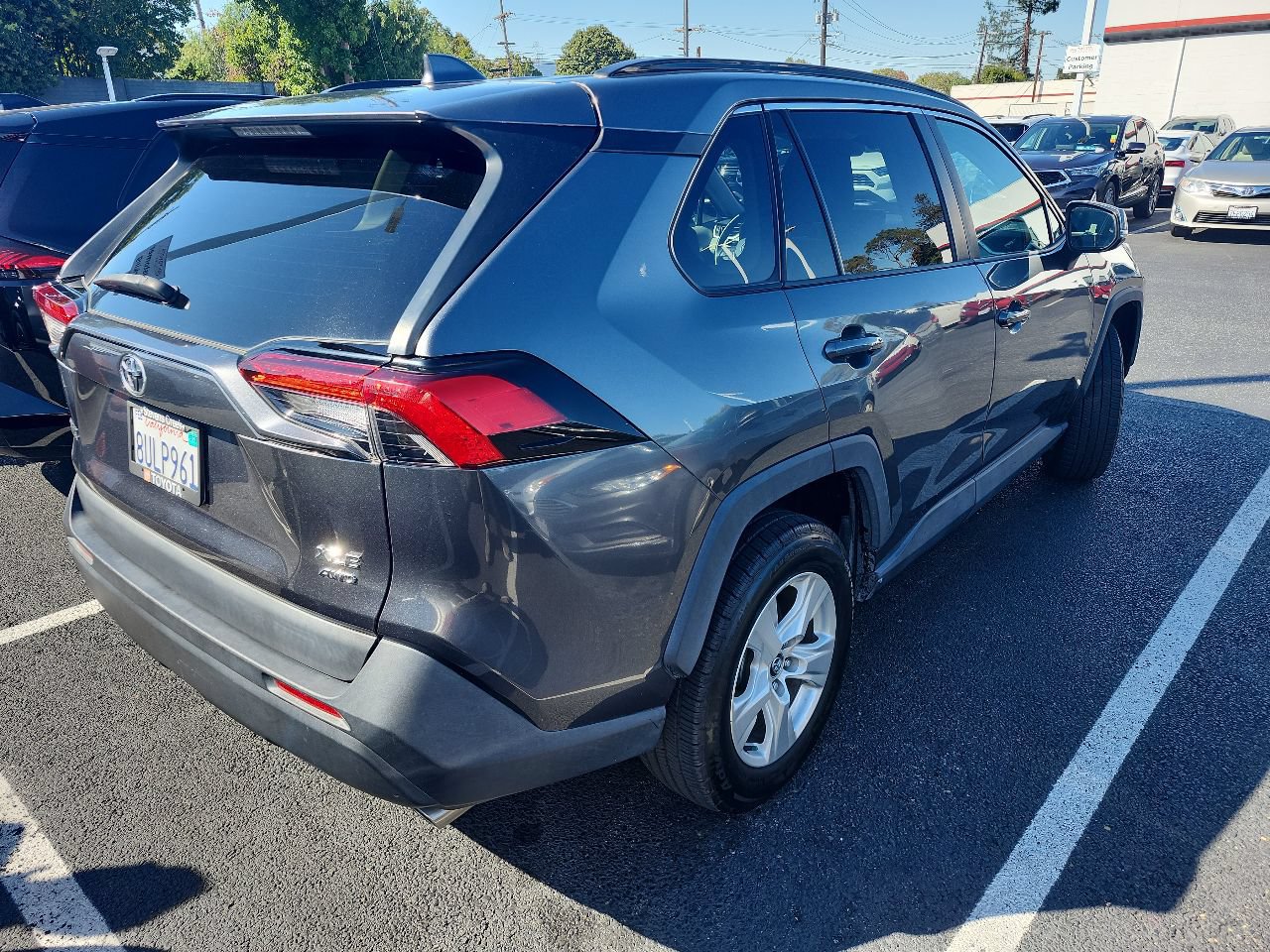 Used 2021 Toyota RAV4 XLE w/ XLE Grade Weather Package AWD/4WD image 2
