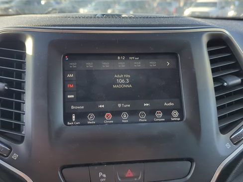 Used 2019 Jeep Cherokee Latitude Plus FWD image 16