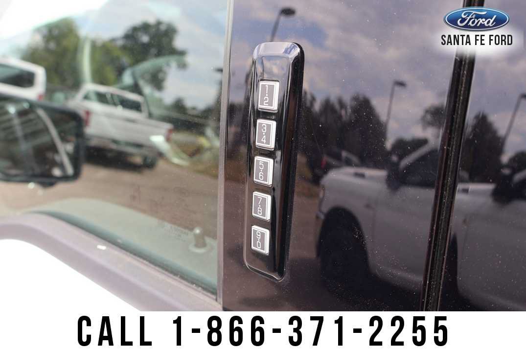 Used 2024 Ford F150 XLT w/ XLT Black Appearance Package RWD image 13