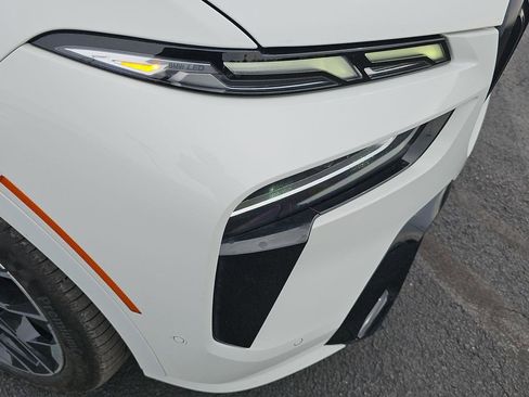 Used 2023 BMW X7 M60i w/ Executive Package image 38