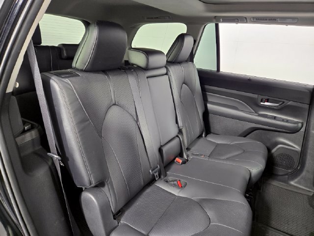 Used 2024 Toyota Grand Highlander AWD image 17