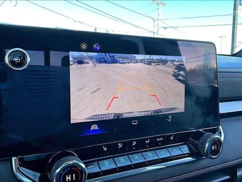 Used 2024 Chevrolet Colorado Z71 w/ Z71 Convenience Package 2 image 13