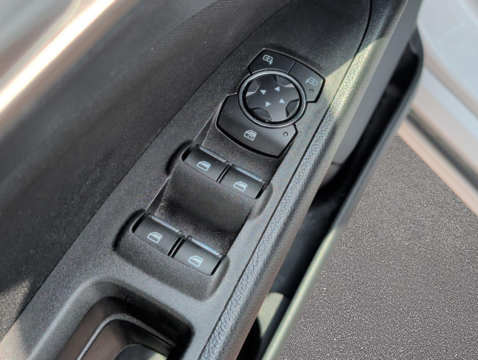 Used 2020 Ford Fusion SE FWD image 9
