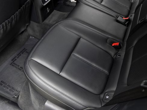Certified 2026 Porsche Macan AWD/4WD image 42