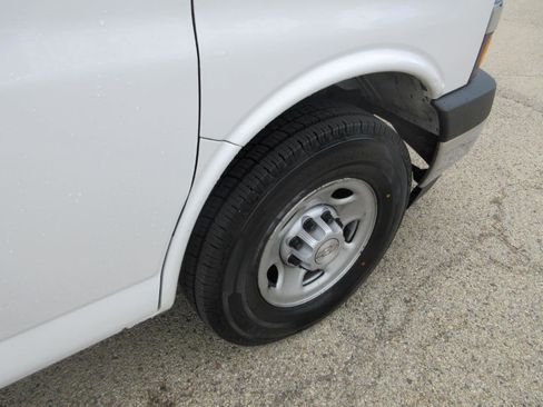 Used 2019 Chevrolet Express 2500 w/ Driver Convenience Package RWD image 13