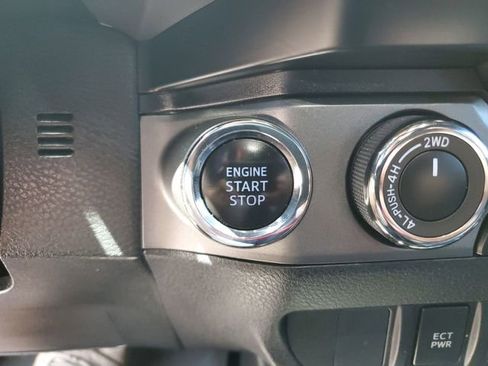 Used 2019 Toyota Tacoma TRD Off-Road AWD/4WD image 26