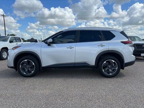 Certified 2024 Nissan Rogue SV w/ SV Premium Package FWD image 4