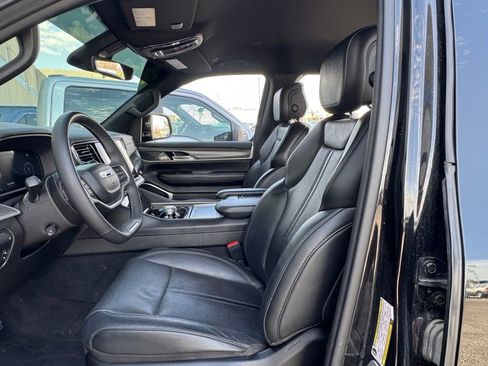 Used 2023 Jeep Wagoneer L Series II image 19