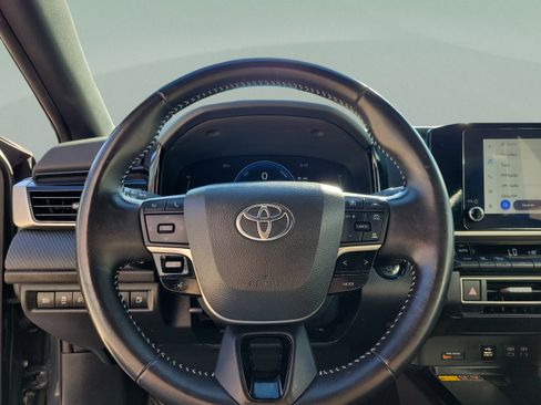 Used 2025 Toyota Camry SE FWD image 19