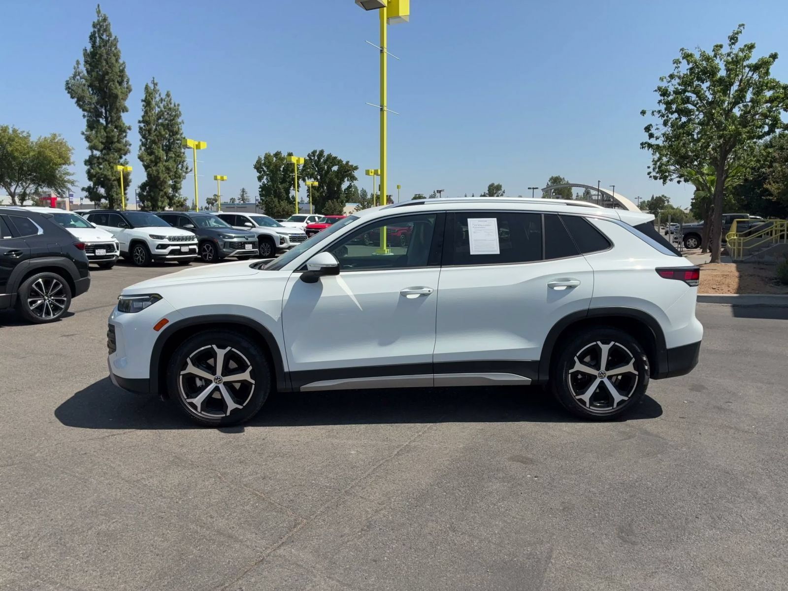 Used 2026 Volkswagen Tiguan SE FWD image 8