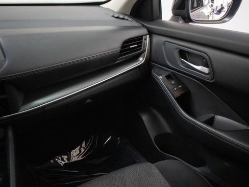 Used 2025 Nissan Rogue SV image 27