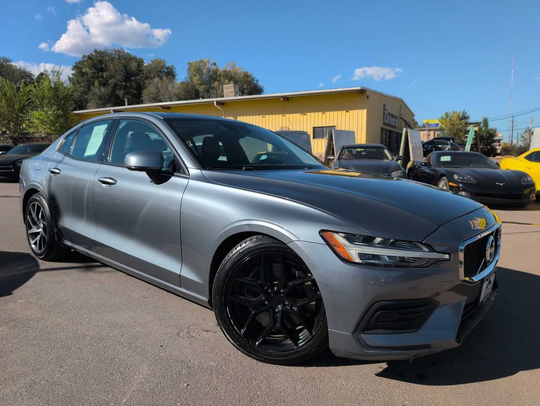 Used 2020 Volvo S60 T6 Momentum AWD/4WD image 1