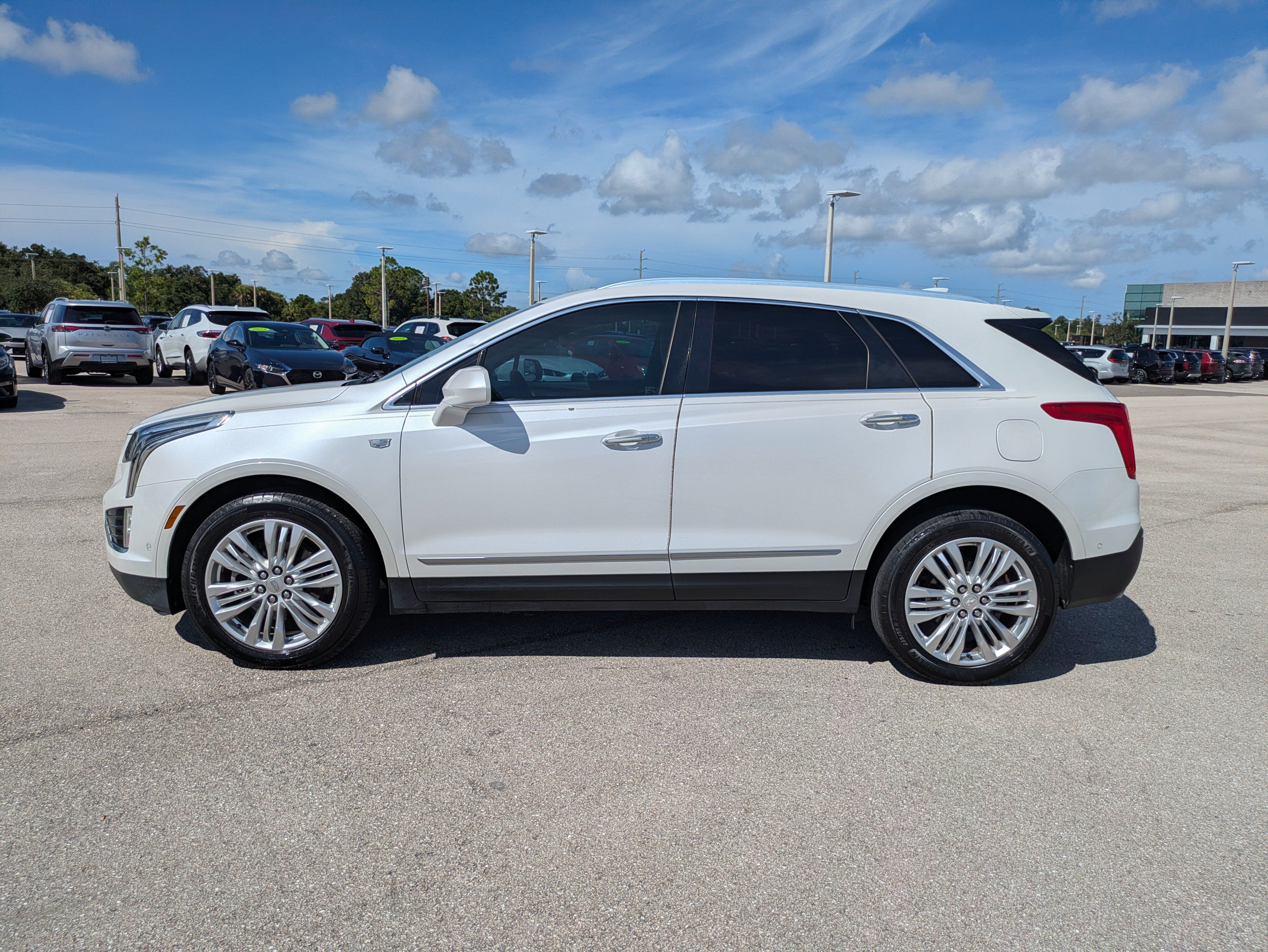 Used 2017 Cadillac XT5 Premium Luxury w/ Driver Assist Package AWD/4WD image 7