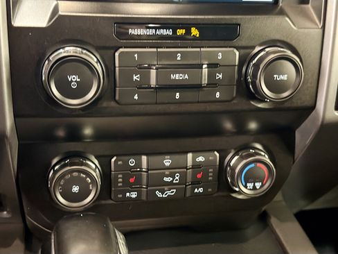 Used 2019 Ford F150 XLT w/ Equipment Group 302A Luxury AWD/4WD image 24