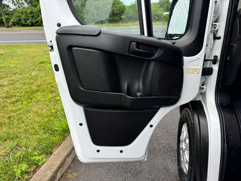 Used 2023 RAM ProMaster 2500 w/ Convenience Group FWD image 11