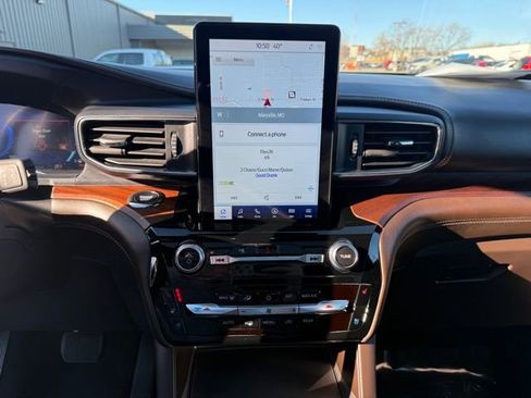 Used 2024 Ford Explorer King Ranch w/ Technology Package image 28