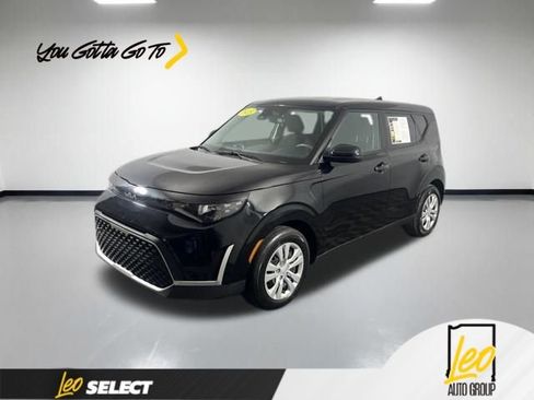 Used 2025 Kia Soul LX FWD image 1