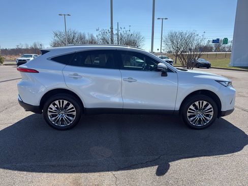 Certified 2024 Toyota Venza XLE image 6