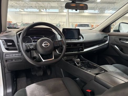 Used 2023 Nissan Rogue SV FWD image 12