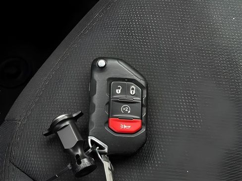 Used 2018 Jeep Wrangler Unlimited Sport S AWD/4WD image 32