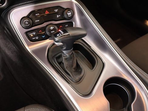 Used 2017 Dodge Challenger SXT image 6
