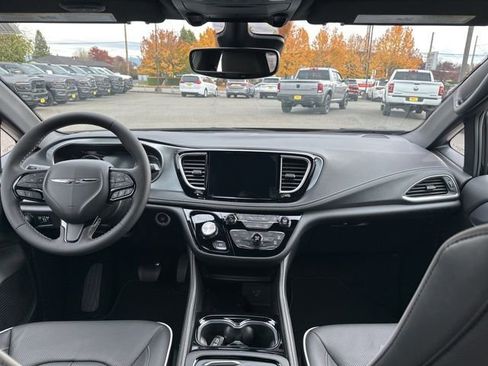 New 2026 Chrysler Pacifica Limited w/ S Appearance Package image 11