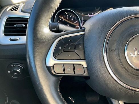 Used 2019 Jeep Compass Latitude w/ Cold Weather Group image 11