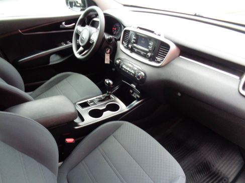 Used 2018 Kia Sorento FWD V6 image 13