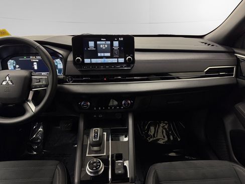 Used 2023 Mitsubishi Outlander SE AWD/4WD image 11